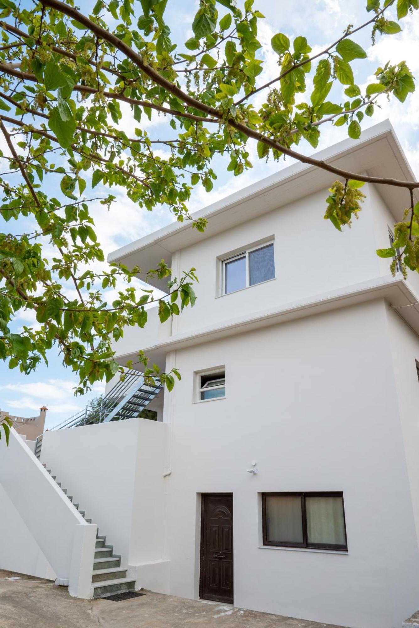 Airport Palmtree Apartments - 15Min From Airport Loútsa Exterior foto